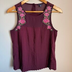 American Eagle Womens Sleeveless Pleated Floral Trim Blouse Burgundy Size Medium